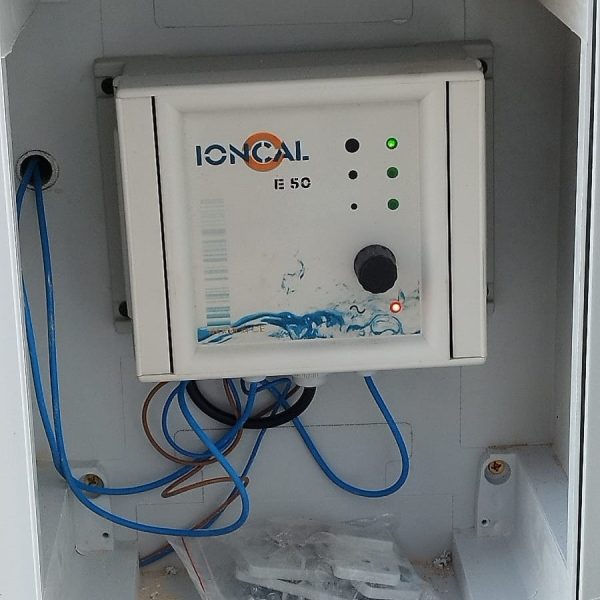 IONCAL E-50 dentro de caja estanca